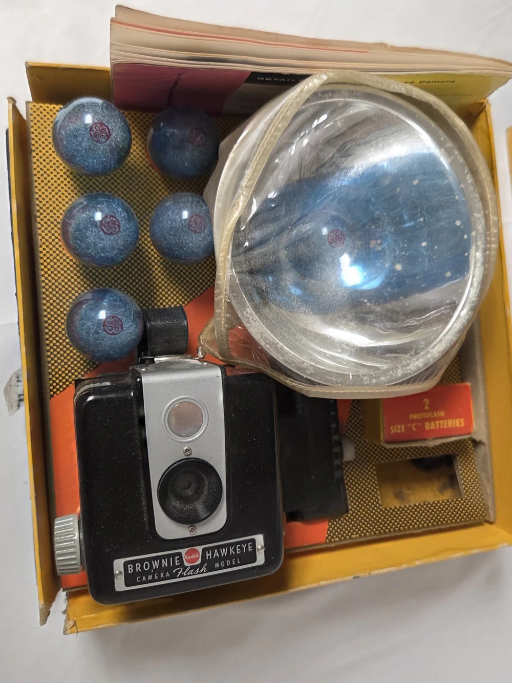Vintage Kodak Brownie Hawkeye Outfit Camera w/Original Box - Flash Model‎